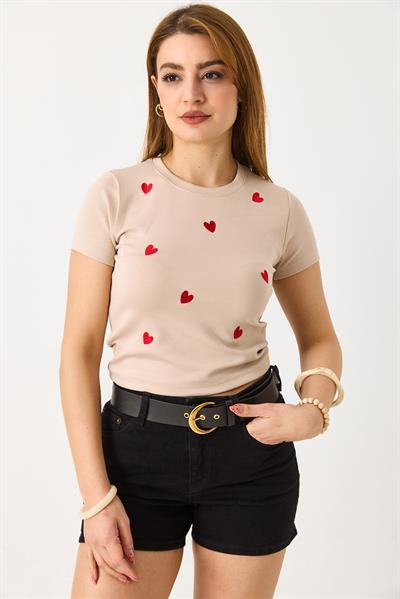 Kadın Kısa Kollu Kırmızı Kalp Baskılı Krem