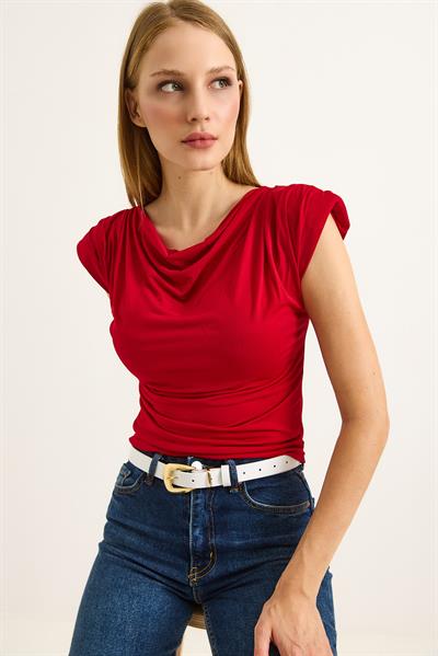 Dökümlü Yaka Sıfır Kol Vatkalı Bluz Kırmızı
