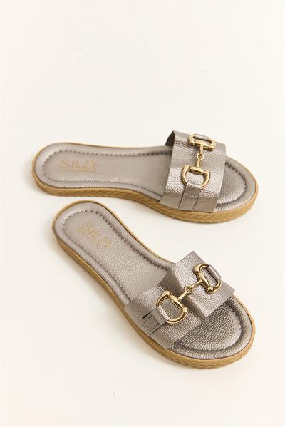 Kalın Bant Aksesuarlı Önü Açık Terlik Gri