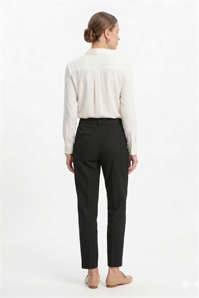 Kadın Rahat Kesim Havuç Model  Kumaş Pantolon Siyah