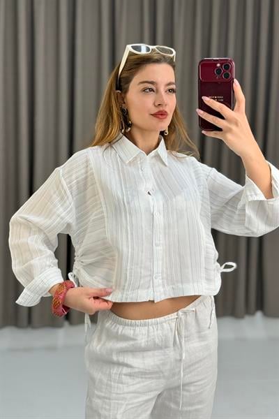 Kadın Yanları Büzgülü Mavi Çizgili Crop Uzun Kol Gömlek Beyaz