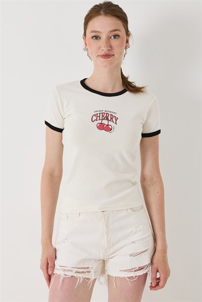 Kadın Dar Kesim Kiraz Baskılı Kısa Kollu Tshirt Ekru