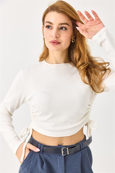 Yanları Büzgülü Uzun Kollu Beyaz Bluz 