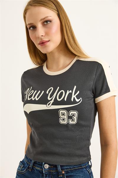 Bisiklet Yaka Şerit Detaylı Kadın Crop Tshirt Füme