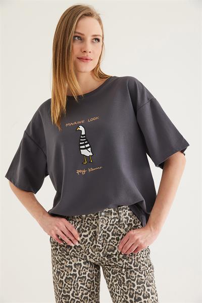 Bisiklet Yaka Oversize Baskılı Tshirt Füme