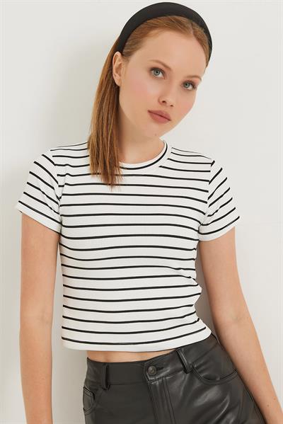 Bisiklet Yaka Kısa Kollu Çizgili Esnek Crop Bluz Beyaz