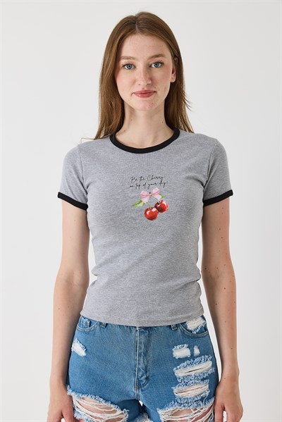 Kadın Dar Kesim Kiraz Baskılı Kısa Kollu Tshirt Gri