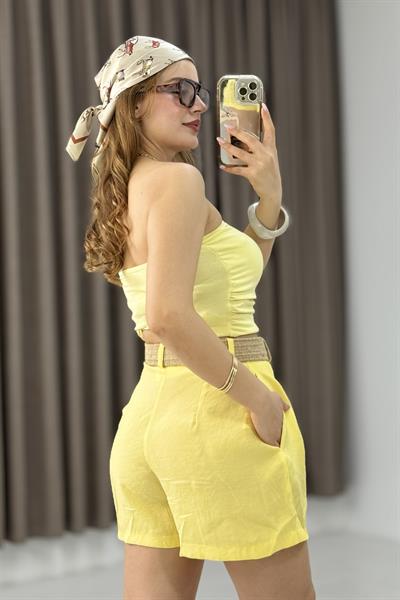 Kadın Hasır Kemerli Tensel Kumaş Astarsız Minii Şort Sarı