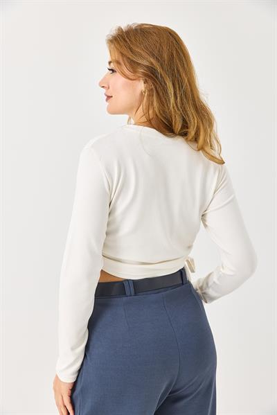 Yanları Büzgülü Uzun Kollu Beyaz Bluz 