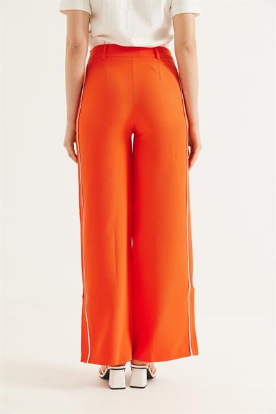 Paça Yırtmaç Detaylı Şeritli Pantolon Turuncu 