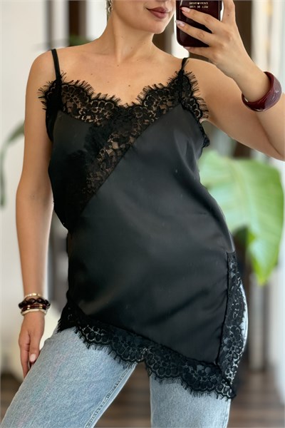 Kadın  Asimetrik Kesim Vintage Dantelli Saten Bluz Siyah
