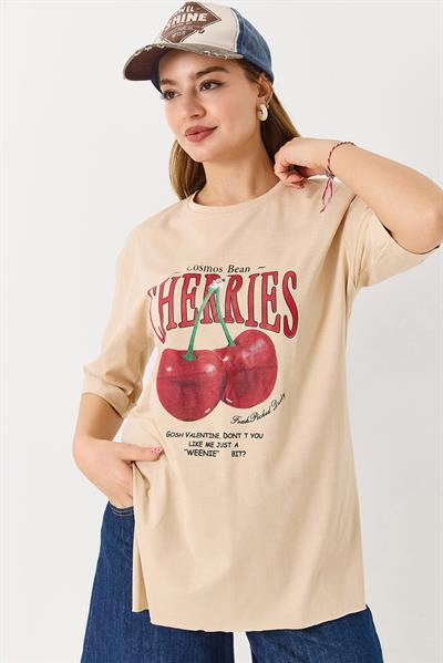 Kadın Kiraz Baskılı Yanları Yırtmaçlı Bisiklet Yaka Tshirt Krem