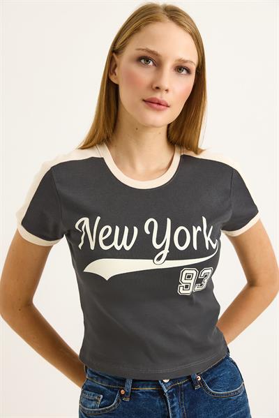 Bisiklet Yaka Şerit Detaylı Kadın Crop Tshirt Füme