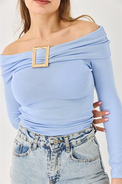 Kadın Vücüda Oturan Carmen Yaka Aksesuar Detaylı Örme Uzun Kollu Bluz Mavi
