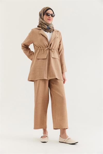 Bel Bağlamalı Ceketli Keten Takım Bej