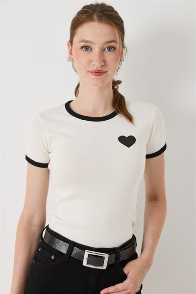 	Kadın Dar Kesim Kalp Baskı Kısa Kol Tshirt Ekru