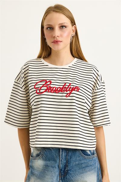 Çizgi Desen Bisikler Yaka Crop Tshirt Beyaz