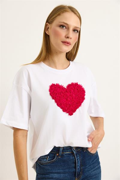 Kalp Detaylı Bisiklet Yaka Kadın Tshirt Beyaz