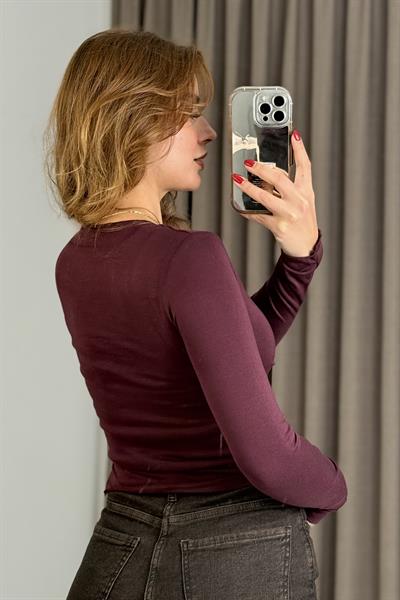 Kadın Uzun Kollu V Yaka Büzgü Detaylı Bluz Mürdüm