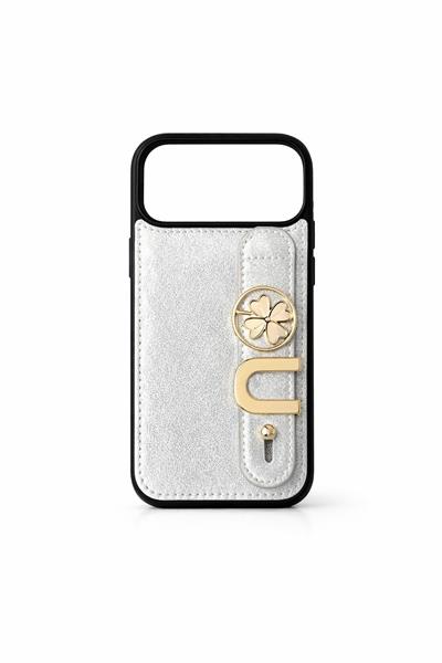 İphone 17 Pro Uyumlu Charmlı ve Harfli Deri Kılıf Gümüş