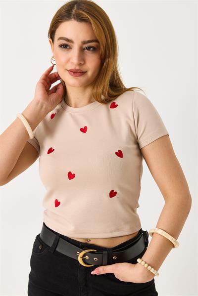 Kadın Kısa Kollu Kırmızı Kalp Baskılı Krem