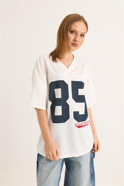 V Yaka Baskı Detaylı Rahat Kalıp Tshirt Beyaz