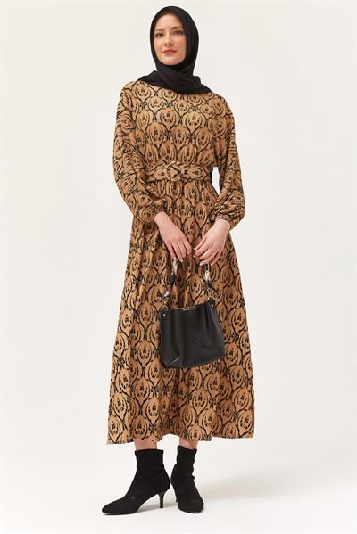 Desenli Bel ve Bilek Lastikli Elbise Vizon