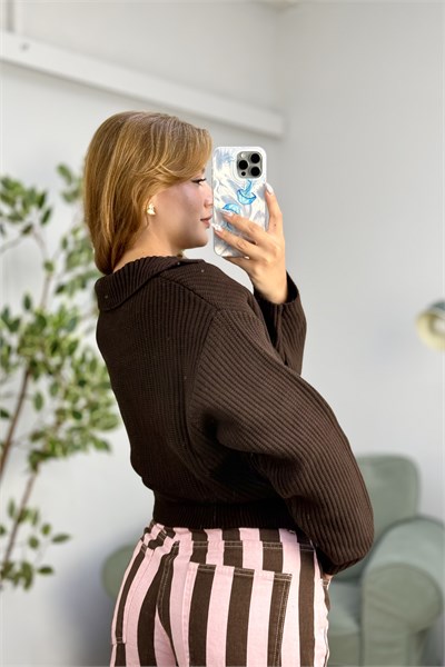 Kadın Dik Yaka Düğme Detaylı Oversize Triko Hırka Acı Kahve
