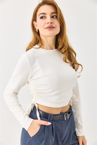 Yanları Büzgülü Uzun Kollu Beyaz Bluz 