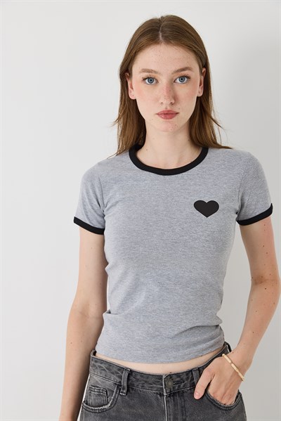 Kadın Dar Kesim Kalp Baskı Kısa Kol Tshirt Gri