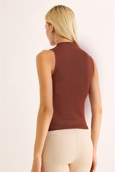 Kadın Dik Yaka Kolsuz Bluz Kahverengi