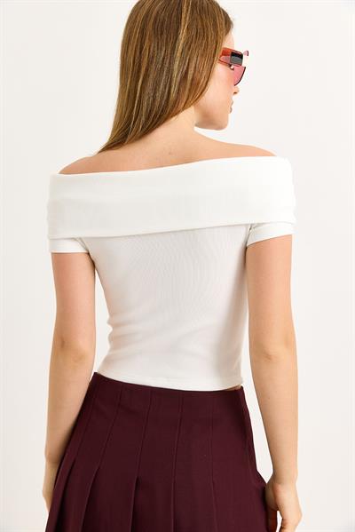 Kayık Yaka Düğme Detaylı Fitilli Örme Bluz Beyaz