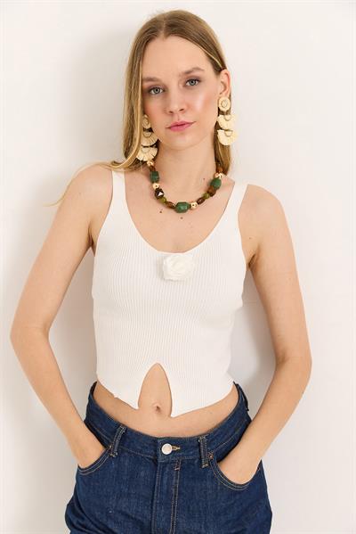 Gül Motifli Triko Crop Bluz Beyaz