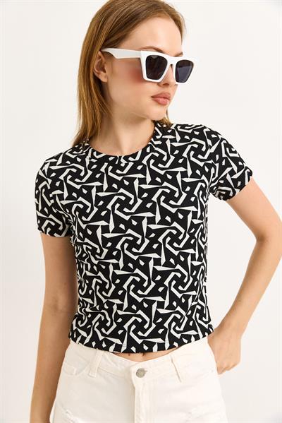 Desenli Kısa Kollu Siyaz Beyaz Bluz