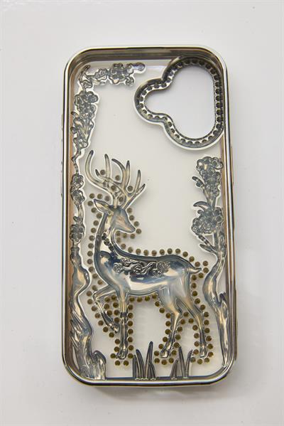 İphone 16 Uyumlu Geyik ve Çiçek Kabartmalı Kılıf Gri