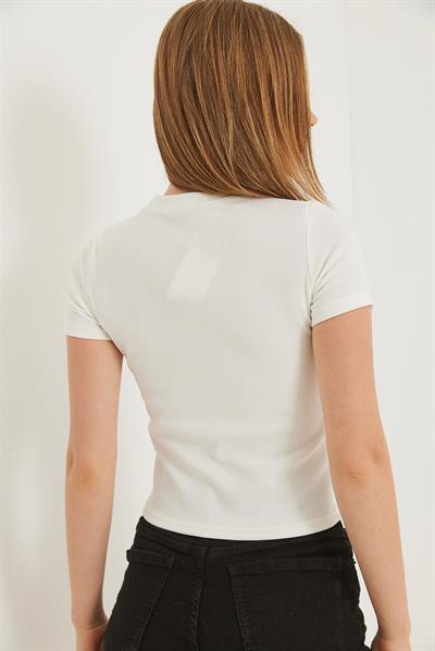 Bisiklet Yaka Alo Nakışlı Fitilli Crop Bluz Beyaz
