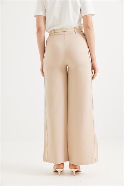 Paça Yırtmaç Detaylı Şeritli Pantolon Krem