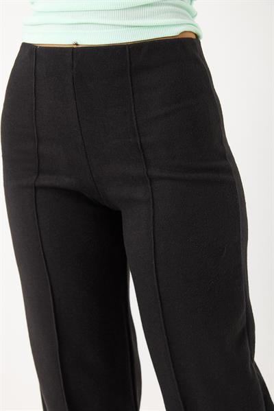 Yüksel Bel Dikiş Detaylı Spor ve Şık Likralı Örme Pantalon Siyah