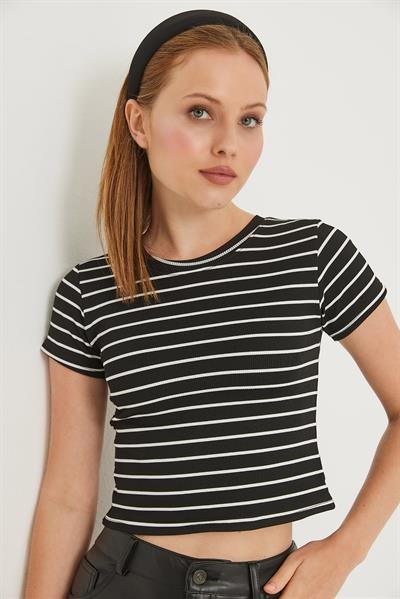 Bisiklet Yaka Kısa Kollu Çizgili Esnek Crop Bluz Siyah