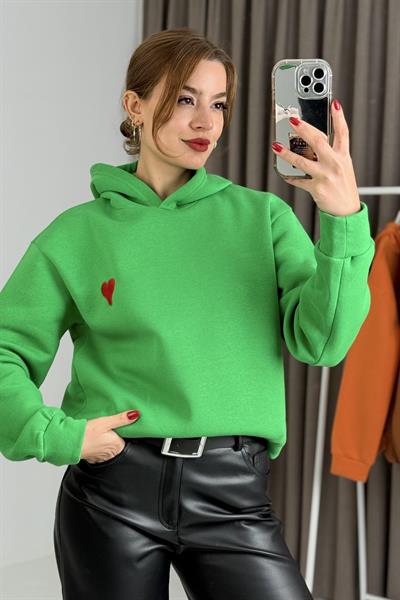 Üç İplik Yeşil Kalp Nakışlı Şardonlu  Kapişonlu Sweat