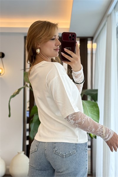 Beyaz Dantel Kollu İnterlok Oversize T-Shirt 