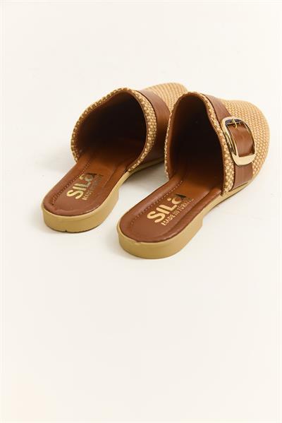 Önü Kapalı Aksesuarlı Terlik Kahverengi