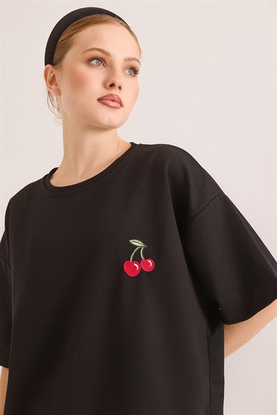 Kiraz Nakışlı Oversize Rahat Kalıp Tshirt Siyah