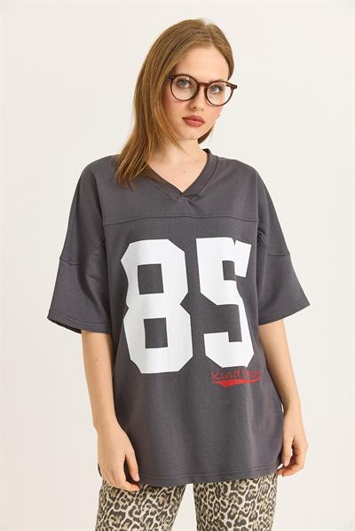 V Yaka Baskı Detaylı Rahat Kalıp Tshirt  Füme