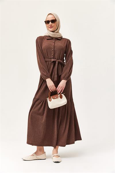 Yarım Düğmeli Beli Kuşaklı Elbise Kahverengi