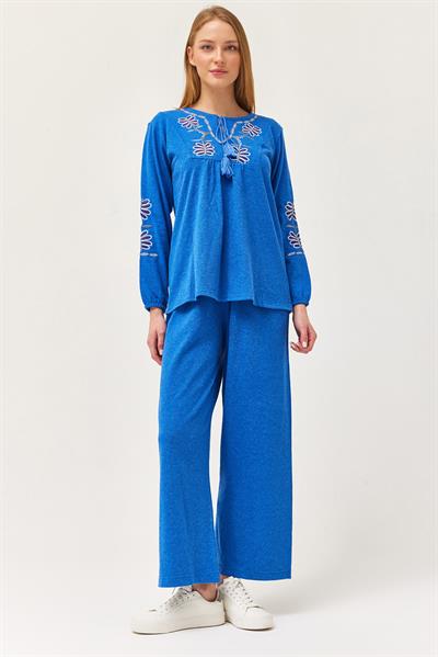 Önü İşlemeli Püsküllü İkili Takım Mavi