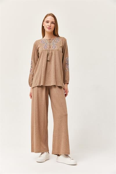 Önü İşlemeli Püsküllü İkili Takım Vizon