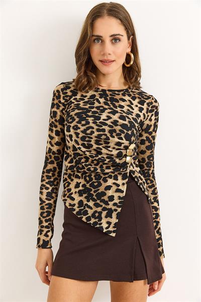 Yanları Tokalı ve Yırtmaçlı Uzun Kollu Bluz Leopar