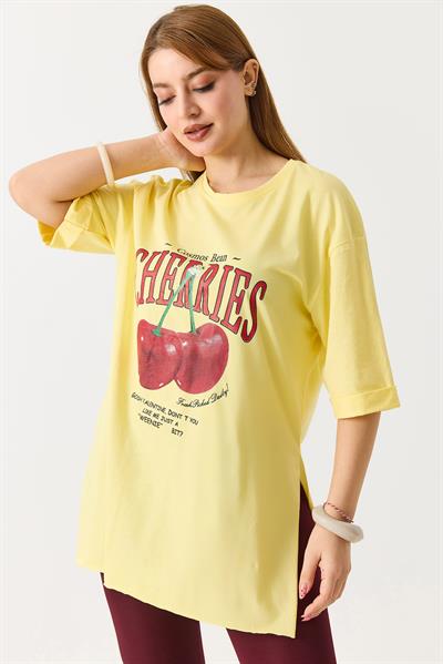 Kadın Kiraz Baskılı Yanları Yırtmaçlı Bisiklet Yaka Tshirt  Sarı