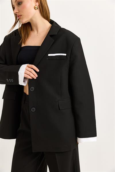 Oversize Ceketli Cepleri ve Kolları Detaylı Siyah Takım